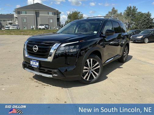 2025 Nissan Pathfinder Platinum 4WD