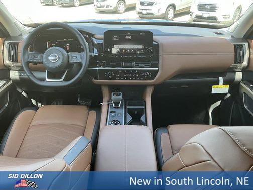 2025 Nissan Pathfinder Platinum 4WD