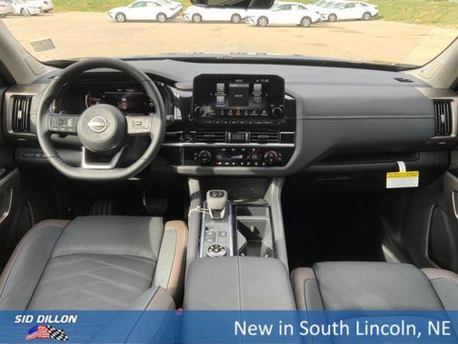 2025 Nissan Pathfinder Platinum 4WD