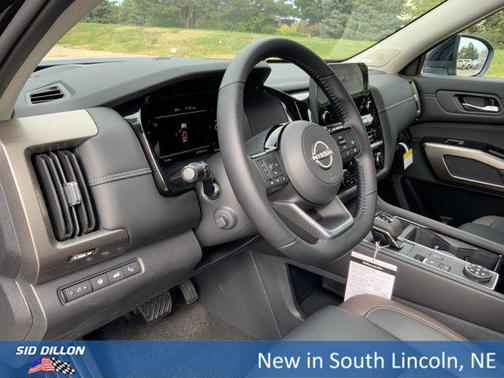 2025 Nissan Pathfinder Platinum 4WD
