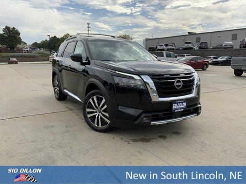 2025 Nissan Pathfinder Platinum 4WD