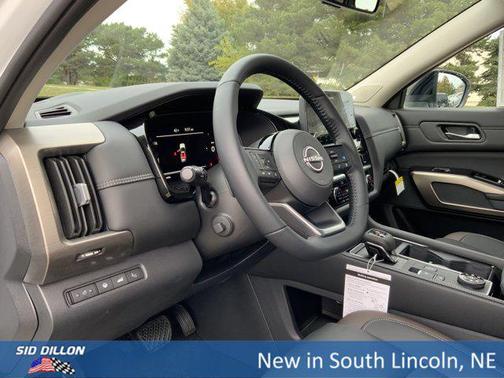 2025 Nissan Pathfinder Platinum 4WD