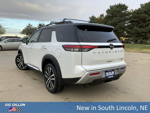 2025 Nissan Pathfinder Platinum 4WD