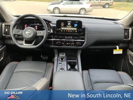 2025 Nissan Pathfinder Platinum 4WD