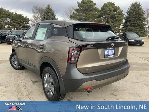 Canyon Bronze M 2026 Nissan Kicks S