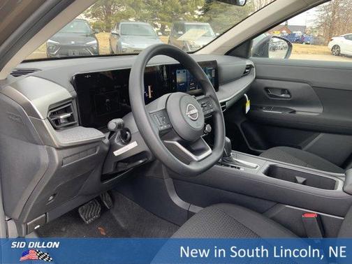 Canyon Bronze M 2026 Nissan Kicks S