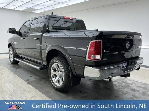 Brilliant Black Crystal Pearlcoat 2017 RAM 1500 Laramie