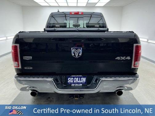 Brilliant Black Crystal Pearlcoat 2017 RAM 1500 Laramie