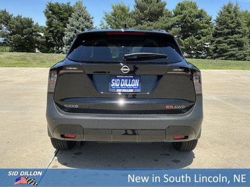 2025 Nissan Kicks SR