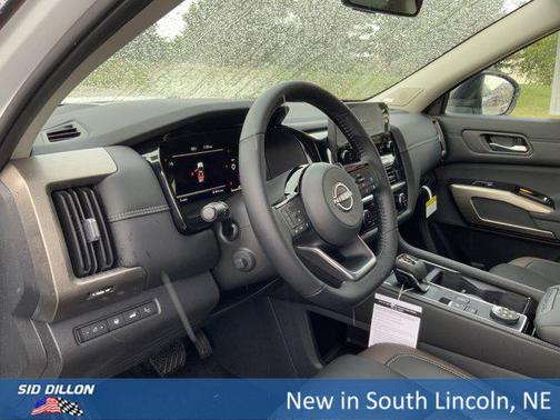 2025 Nissan Pathfinder Platinum 4WD