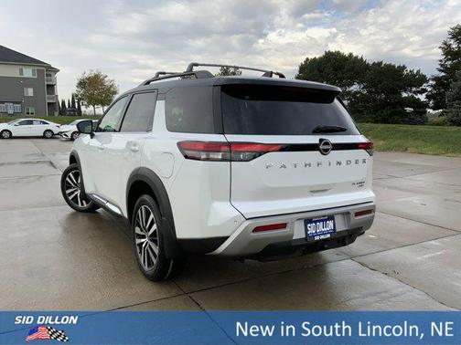 2025 Nissan Pathfinder Platinum 4WD