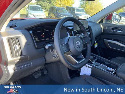 2025 Nissan Pathfinder Platinum 4WD