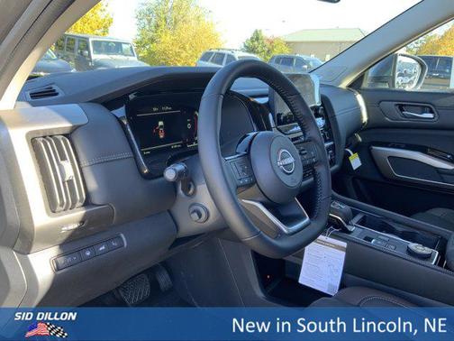 2025 Nissan Pathfinder Platinum 4WD