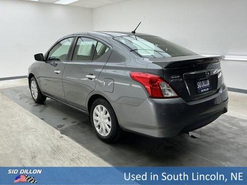 Gun Metallic 2017 Nissan Versa 1.6 SV