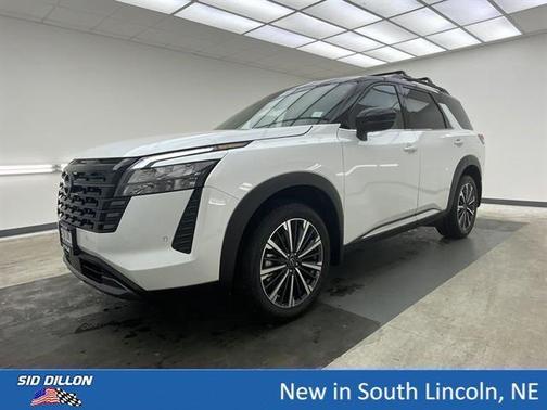 White / Black 2026 Nissan Pathfinder Platinum