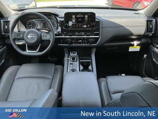 2025 Nissan Pathfinder SL 4WD