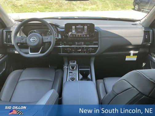 2025 Nissan Pathfinder SL 4WD