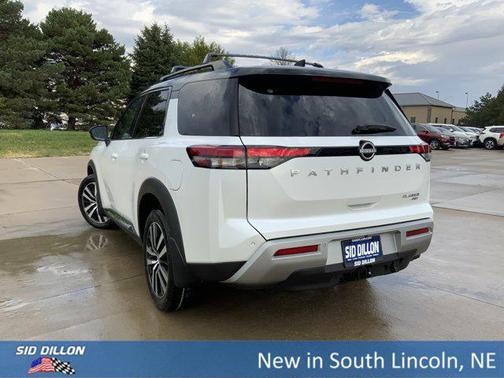 2025 Nissan Pathfinder Platinum 4WD