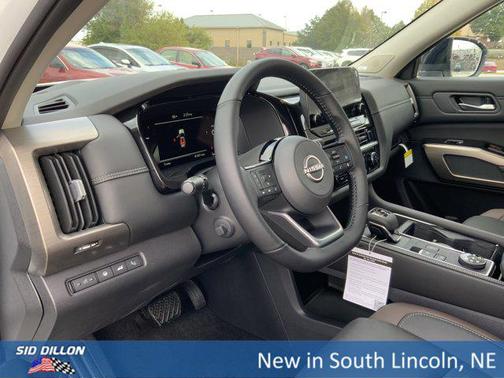 2025 Nissan Pathfinder Platinum 4WD