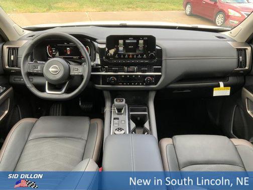 2025 Nissan Pathfinder Platinum 4WD