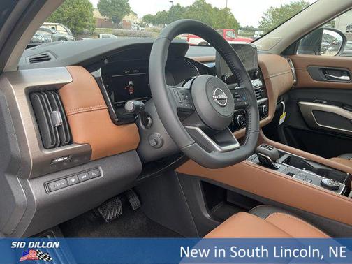 2025 Nissan Pathfinder Platinum 4WD