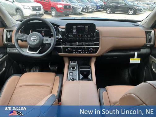 2025 Nissan Pathfinder Platinum 4WD