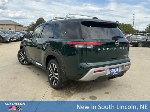 2025 Nissan Pathfinder Platinum 4WD