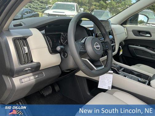 2025 Nissan Pathfinder SL 4WD