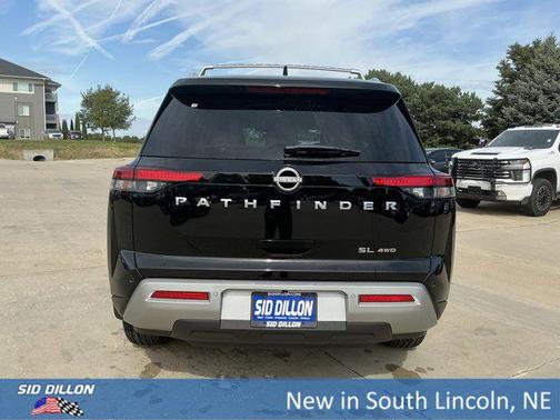 2025 Nissan Pathfinder SL 4WD