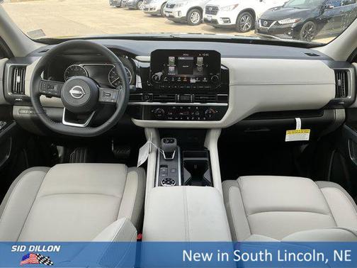 2025 Nissan Pathfinder SL 4WD