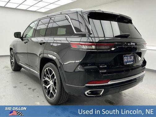 2022 Jeep Grand Cherokee Summit