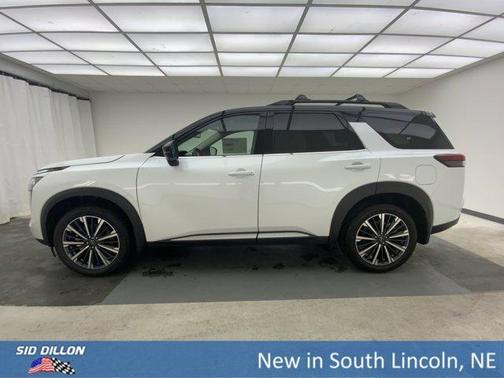 White / Black 2026 Nissan Pathfinder Platinum