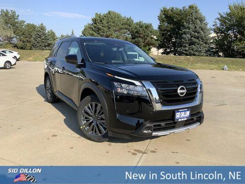 2025 Nissan Pathfinder SL 4WD