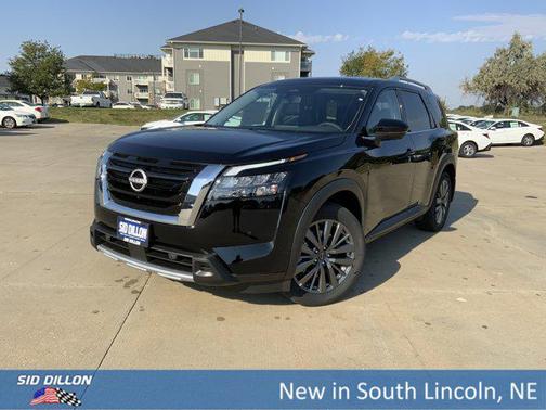 2025 Nissan Pathfinder SL 4WD