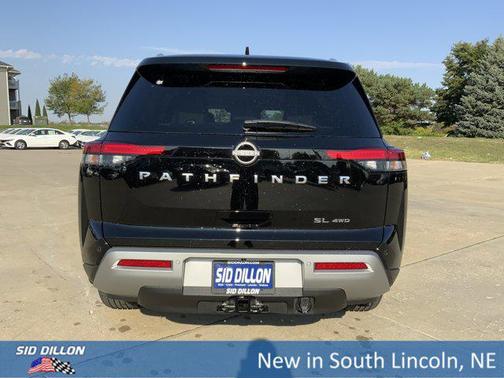 2025 Nissan Pathfinder SL 4WD