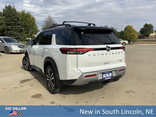 2025 Nissan Pathfinder Platinum 4WD