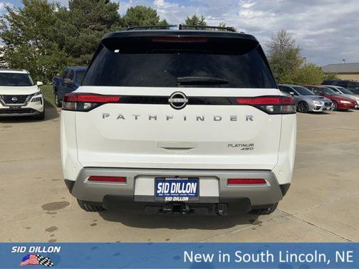 2025 Nissan Pathfinder Platinum 4WD