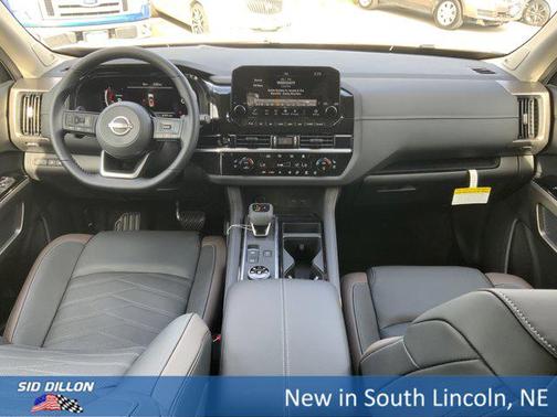 2025 Nissan Pathfinder Platinum 4WD