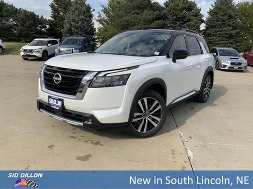 2025 Nissan Pathfinder Platinum 4WD