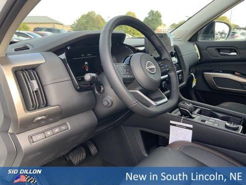 2025 Nissan Pathfinder Platinum 4WD