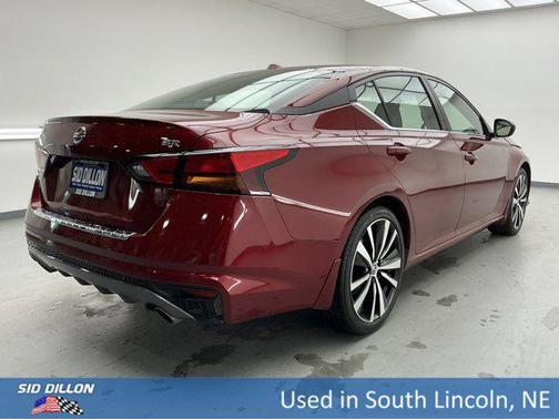2022 Nissan Altima SR FWD