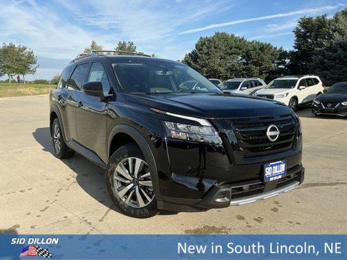 2025 Nissan Pathfinder SL 4WD
