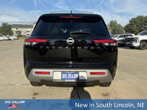 2025 Nissan Pathfinder SL 4WD