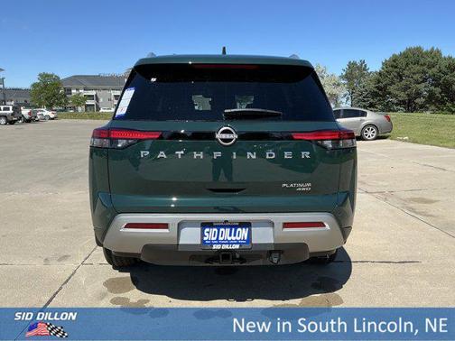 2025 Nissan Pathfinder Platinum 4WD