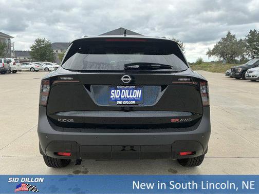 2025 Nissan Kicks SR