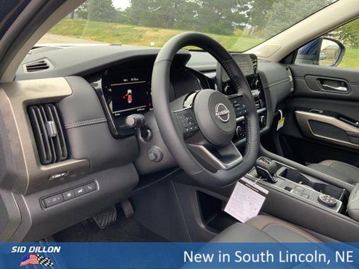 2025 Nissan Pathfinder Platinum 4WD