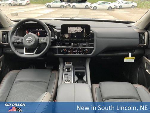 2025 Nissan Pathfinder Platinum 4WD