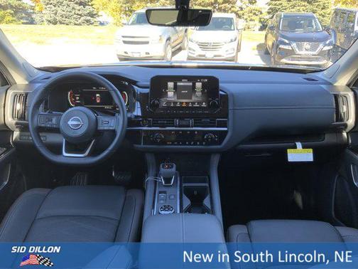 2025 Nissan Pathfinder Platinum 4WD