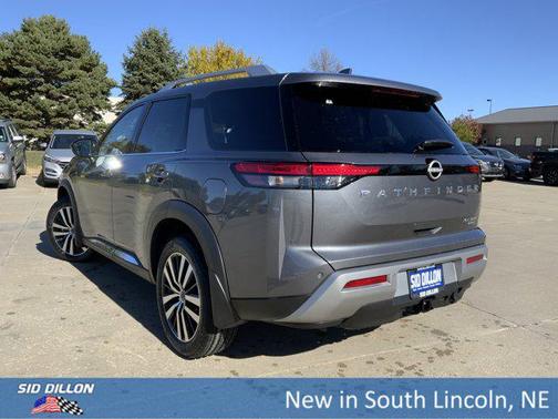 2025 Nissan Pathfinder Platinum 4WD