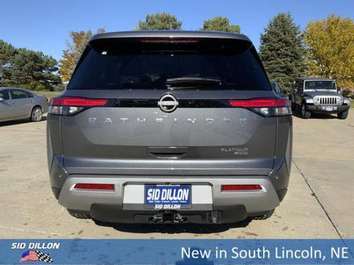 2025 Nissan Pathfinder Platinum 4WD